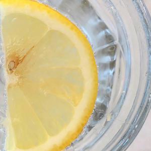 捏胸吃奶吻胸免费视频动漫
